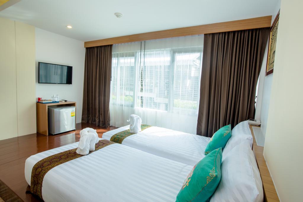 Patong Landmark Hotel Room photo