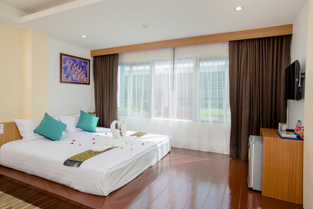 Patong Landmark Hotel Room photo