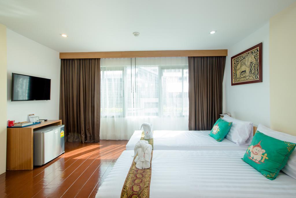 Patong Landmark Hotel Room photo