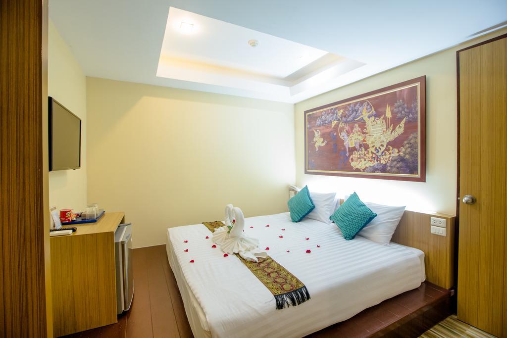 Patong Landmark Hotel Room photo
